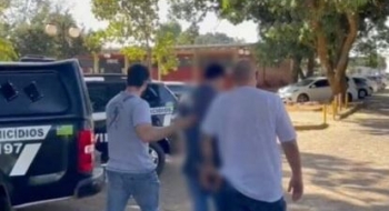 Polícia prende suspeito de matar namorada em avenida do setor Perim, em Goiânia